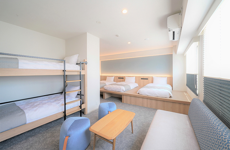 A ROOM FOR 5 PEOPLE