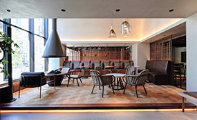 CAFE & BAR